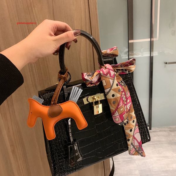 women leather chain clutch luxury handbags puress ladies shoulder woman bag simple messenger - 1028
women leather chain clutch luxury handbags puress ladies shoulder woman bag simple messenger - 1028