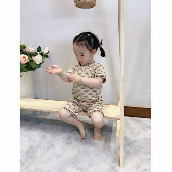 kids designer clothes boys 2020 summer casual loose clothing set boys girls children designer letter printed two pieces sets, White
kids designer clothes boys 2020 summer casual loose clothing set boys girls children designer letter printed two pieces sets, White