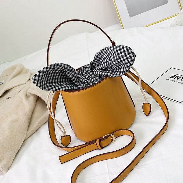 2020 new korean style mini bucket hand trendy simple women's trendy all-match hand shoulder shoulder bag messenger bag, White
2020 new korean style mini bucket hand trendy simple women's trendy all-match hand shoulder shoulder bag messenger bag, White