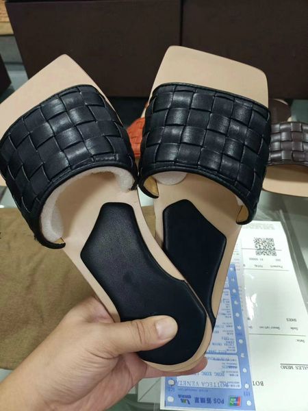 2020 luxury designer leather ladies sandals summer flat slipper fashion beach woman big head slipper rainbow letters slippers size 35-42, Black
2020 luxury designer leather ladies sandals summer flat slipper fashion beach woman big head slipper rainbow letters slippers size 35-42, Black