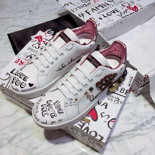 2020a new trend hand-painted graffiti leather casual shoes leather men and women sports shoes fashion wild couple shoes, size 35-45, Black
2020a new trend hand-painted graffiti leather casual shoes leather men and women sports shoes fashion wild couple shoes, size 35-45, Black