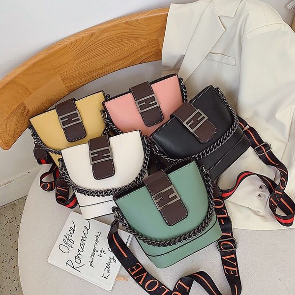 leather luggage tag 2020 new ladies bucket bag fashion messenger bag wild chain texture shoulder bag purse hook
leather luggage tag 2020 new ladies bucket bag fashion messenger bag wild chain texture shoulder bag purse hook