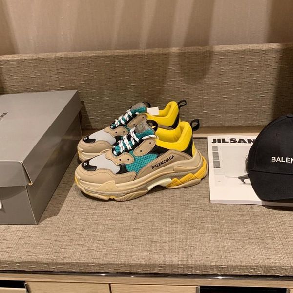 308designer to create casual and comfortable all-match sports shoes, travel shoes outsole non-slip design with original box delivery, Black
308designer to create casual and comfortable all-match sports shoes, travel shoes outsole non-slip design with original box delivery, Black