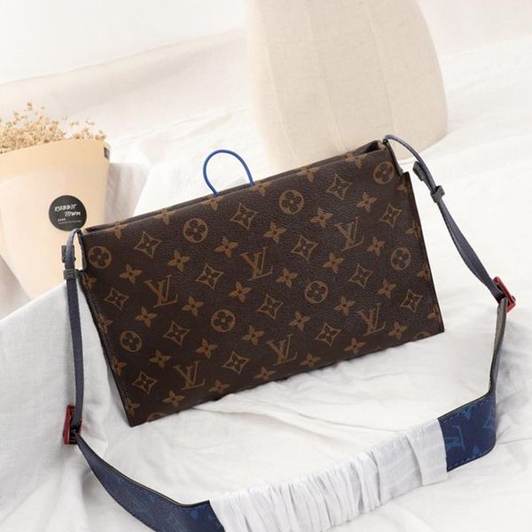 fast delivery men bag leather crossbody bag simple style new arrival fashion classic shoulder bags luxury designer mens messenger bags sale
fast delivery men bag leather crossbody bag simple style new arrival fashion classic shoulder bags luxury designer mens messenger bags sale