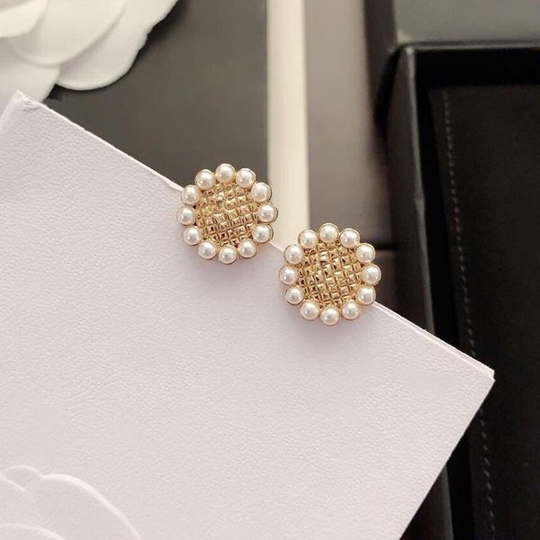 c2240 popular small daisy pearl earrings drop women exquisite fashion with a variety of accessories wear matching clothing, Golden;silver
c2240 popular small daisy pearl earrings drop women exquisite fashion with a variety of accessories wear matching clothing, Golden;silver
