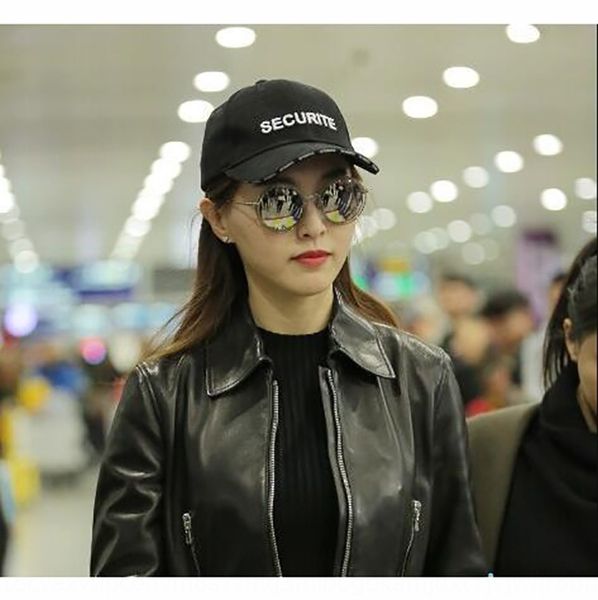 yang mi tang yan letter men's sunscreen baseball baseball cap summer sports cap women's sunscreen hat, Blue;gray
yang mi tang yan letter men's sunscreen baseball baseball cap summer sports cap women's sunscreen hat, Blue;gray
