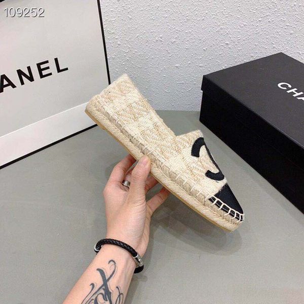 with box woman sneaker casual shoes trainers high qualit sports shoe size:35-41 012c1204, Black
with box woman sneaker casual shoes trainers high qualit sports shoe size:35-41 012c1204, Black