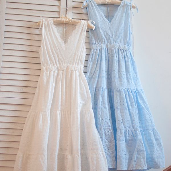 2020 new lace cotton embroidery dress summer long mid calf sleeveless white dress japan style v-neck, Black;gray
2020 new lace cotton embroidery dress summer long mid calf sleeveless white dress japan style v-neck, Black;gray