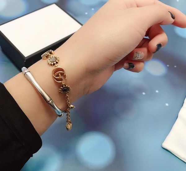 Popular fashion brand High version c designer bracelets Star Heart Luxury Bracelet for lady Design Women Party Wedding Lovers gift Jewelry
Popular fashion brand High version c designer bracelets Star Heart Luxury Bracelet for lady Design Women Party Wedding Lovers gift Jewelry