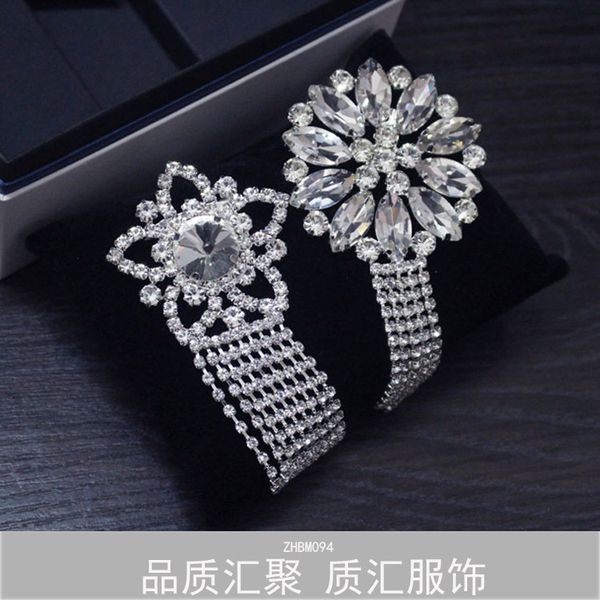 silver color alloy rhinestone flower plant brooch women elegant tassel corsage ladies suit jewelry accessories, Gray
silver color alloy rhinestone flower plant brooch women elegant tassel corsage ladies suit jewelry accessories, Gray