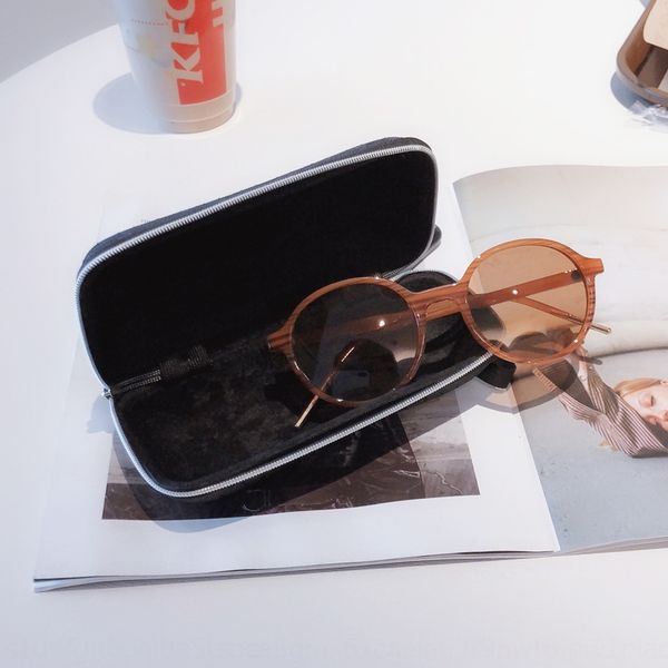 new soft leather large portable simple black fashion hipster storage storage box sunglasses sunglasses box for men and women, Blue
new soft leather large portable simple black fashion hipster storage storage box sunglasses sunglasses box for men and women, Blue