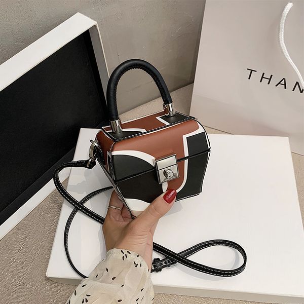 new french design fashion box bag handbag & elegant messenger bag shoulder width 12cm height 10cm thickness 7cm
new french design fashion box bag handbag & elegant messenger bag shoulder width 12cm height 10cm thickness 7cm