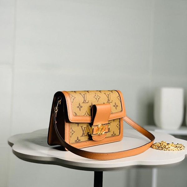 classic womens leather chain crossbody bag fast delivery lady mini party chest bags handbag trend women shoulder bags
classic womens leather chain crossbody bag fast delivery lady mini party chest bags handbag trend women shoulder bags