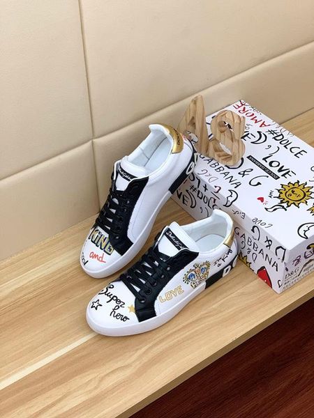 2020c fashion high-end leather alphabet low-outdoor flat sneakers, high-quality casual wild fashion men's shoes, size: 38-45, Black
2020c fashion high-end leather alphabet low-outdoor flat sneakers, high-quality casual wild fashion men's shoes, size: 38-45, Black