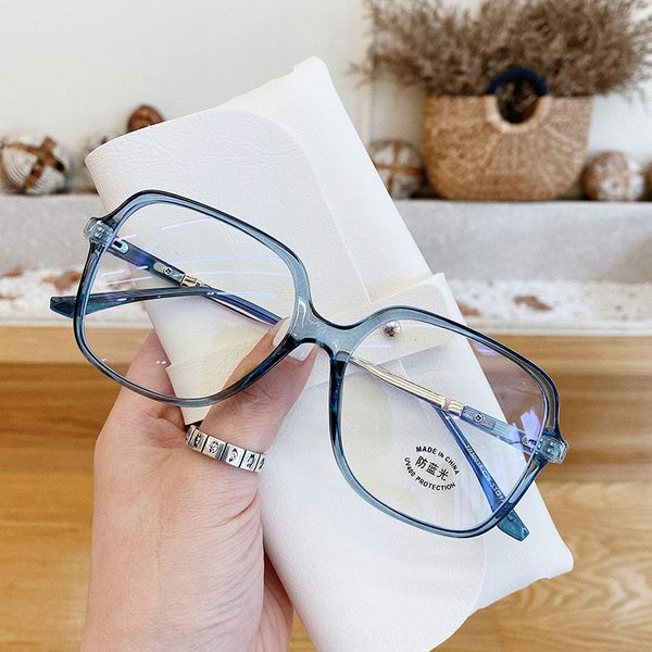 gcvc7 anti-blue light anti-radiation myopia women's plain eye protection frame goggles glasses glasses generous frame matching degree m, Silver
gcvc7 anti-blue light anti-radiation myopia women's plain eye protection frame goggles glasses glasses generous frame matching degree m, Silver