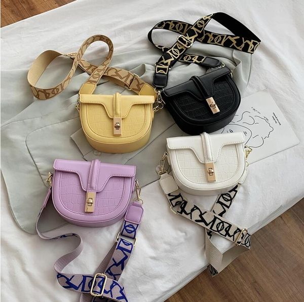 2020 Saddle Bag Designer Women Shoulder Bags Wide Shoulder Straps Small Crossbody Fashion Sister Travel Bag
2020 Saddle Bag Designer Women Shoulder Bags Wide Shoulder Straps Small Crossbody Fashion Sister Travel Bag