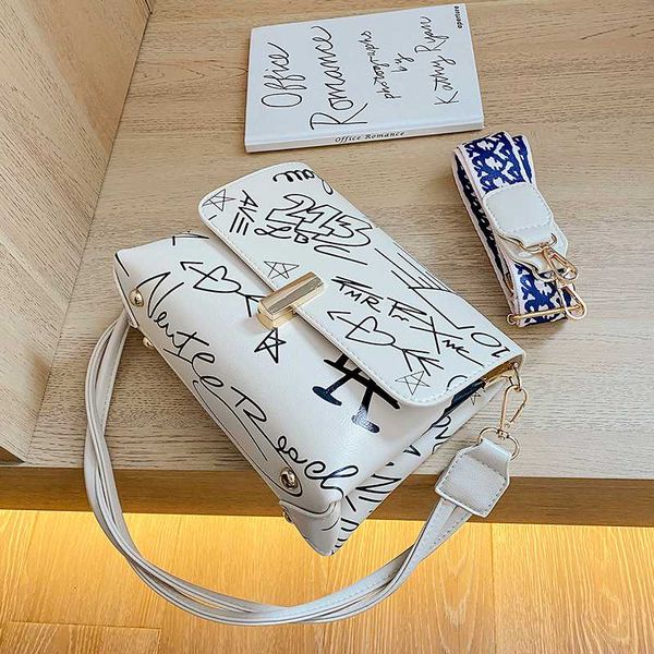 new french design fashion armpit bag handbag & elegant graffiti square bag shoulder crossbody width 22cm height 17cm
new french design fashion armpit bag handbag & elegant graffiti square bag shoulder crossbody width 22cm height 17cm