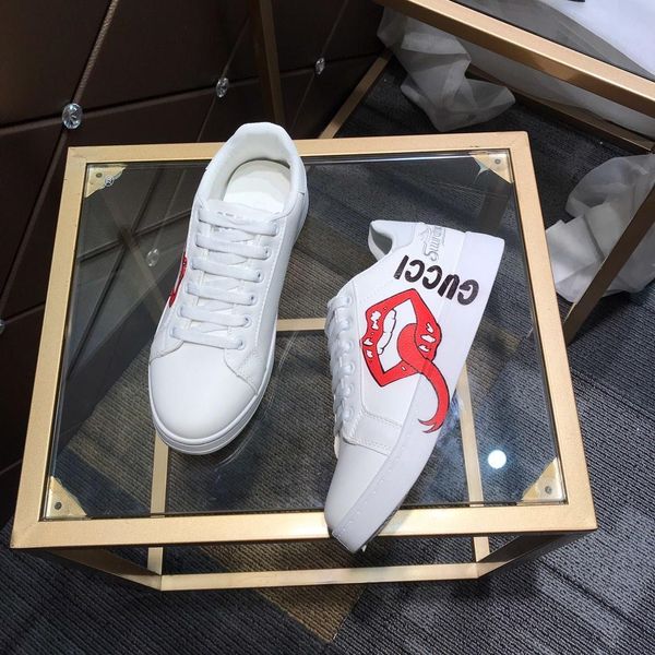 2019 autumn and winter limited edition men's low-casual shoes, fashion fashion wild sports shoes, original box delivery, size: 38-4
2019 autumn and winter limited edition men's low-casual shoes, fashion fashion wild sports shoes, original box delivery, size: 38-4