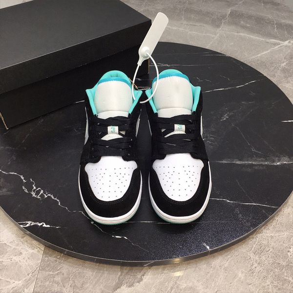 designer womens casual shoes luxury black cyan color matching jagged bottom mesh round head sneakers with box size 35-46
designer womens casual shoes luxury black cyan color matching jagged bottom mesh round head sneakers with box size 35-46
