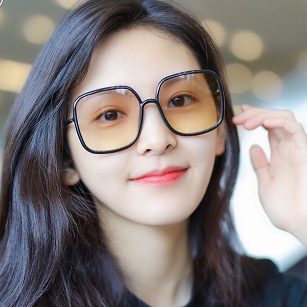 2020 new fashion sun net red square beach sunglasses street shooting personalized big frame sunglasses fashion, White;black
2020 new fashion sun net red square beach sunglasses street shooting personalized big frame sunglasses fashion, White;black