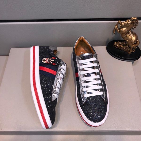 2019q new embroidered bee pattern leather white shoes, trend wild flat-bottomed sneakers, comfortable shoes original box packaging: 38-4411, Black
2019q new embroidered bee pattern leather white shoes, trend wild flat-bottomed sneakers, comfortable shoes original box packaging: 38-4411, Black