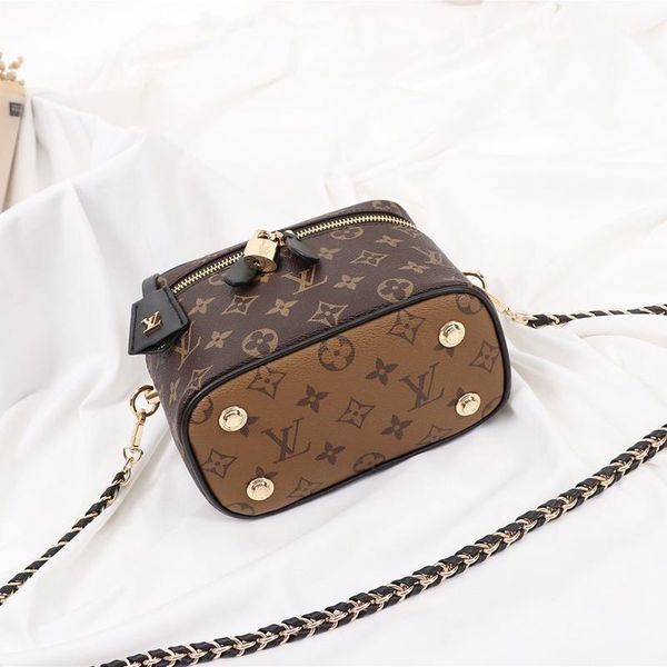leather handbag for women messenger bags fashion shoulder bags ladies party handbags bolsos de mujer bucket totes fast ship
leather handbag for women messenger bags fashion shoulder bags ladies party handbags bolsos de mujer bucket totes fast ship