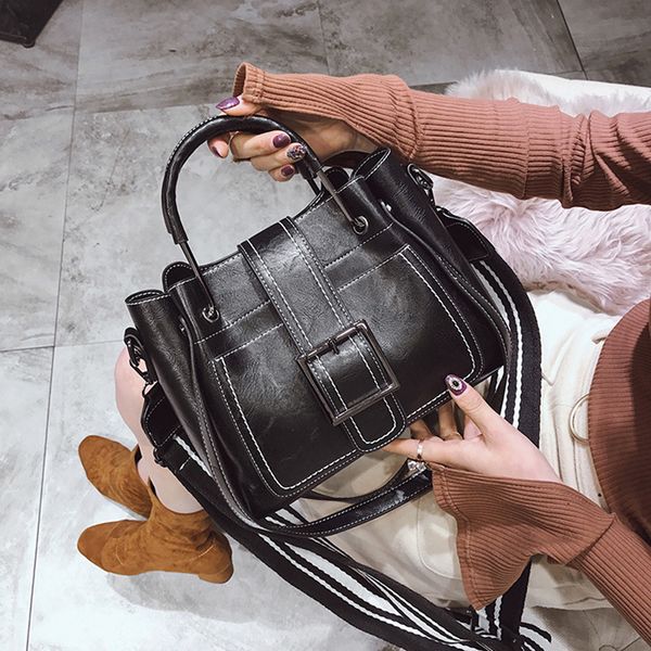 new handbag wide shoulder strap hasp shoulder bag 2020 women retro leather messenger bag casual tote handbag bolsa feminina
new handbag wide shoulder strap hasp shoulder bag 2020 women retro leather messenger bag casual tote handbag bolsa feminina