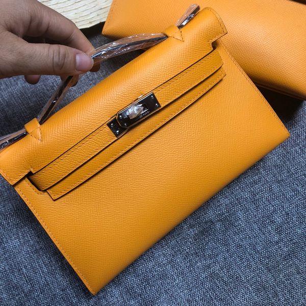 whosale handmade 22cm epsom leather yellow design purse,wax thread, have both gold and silver hardware, many colors,fast dlivery
whosale handmade 22cm epsom leather yellow design purse,wax thread, have both gold and silver hardware, many colors,fast dlivery