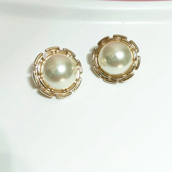 2020 european and american fashion luxury female diamond 925 silver needle non-allergenic pearl earrings wholesale classic unique 18k go
2020 european and american fashion luxury female diamond 925 silver needle non-allergenic pearl earrings wholesale classic unique 18k go