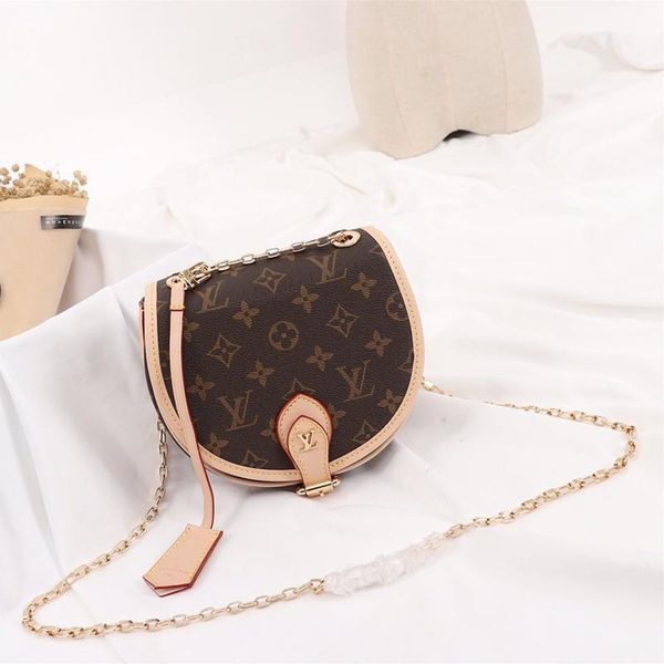 luxury fashion classic womens bags luxury designer crossbody bags women 's chain bag shoulder bag leather small flap saddle bag crossb
luxury fashion classic womens bags luxury designer crossbody bags women 's chain bag shoulder bag leather small flap saddle bag crossb