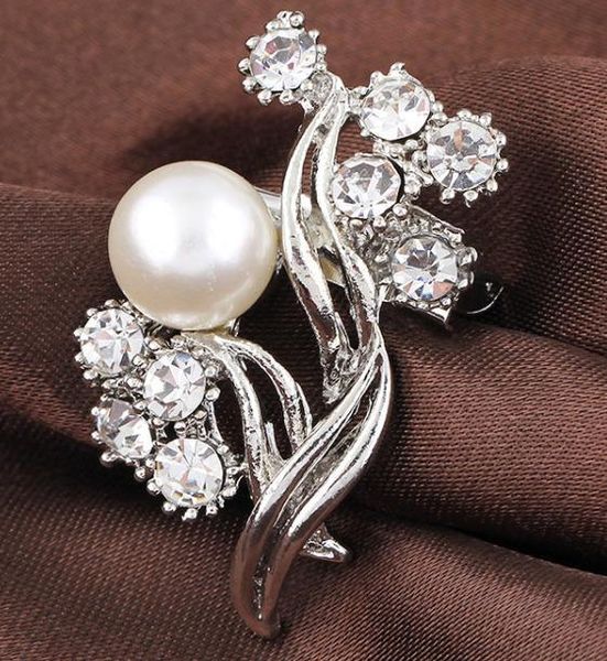 Fashion rhinestone exquisite imitation pearl brooch manufacturers wholesale simple European and American brooches
Fashion rhinestone exquisite imitation pearl brooch manufacturers wholesale simple European and American brooches