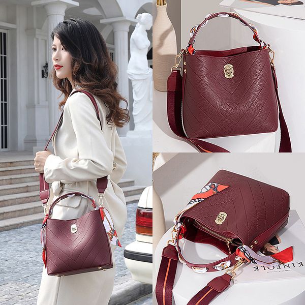 colorful2021 embroidery fashion hand simple all-match silk scarf bucket wide ribbon shoulder cross-body bag
colorful2021 embroidery fashion hand simple all-match silk scarf bucket wide ribbon shoulder cross-body bag