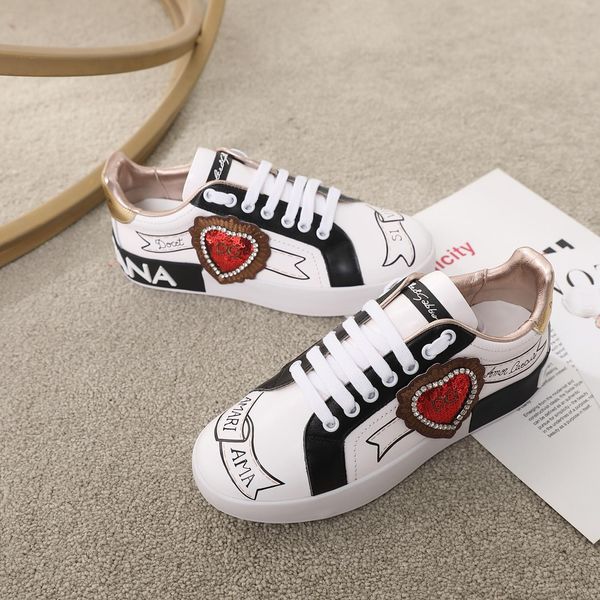 2020r new embroidered leather casual shoes outdoor men's and women's sports shoes fashion trend graffiti wild couple shoes, size 3, Black
2020r new embroidered leather casual shoes outdoor men's and women's sports shoes fashion trend graffiti wild couple shoes, size 3, Black