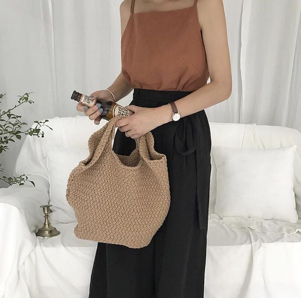 hong kong flavor retro chic style spring new korean version weave hole digging knitted pure color young handbag lady tide
hong kong flavor retro chic style spring new korean version weave hole digging knitted pure color young handbag lady tide