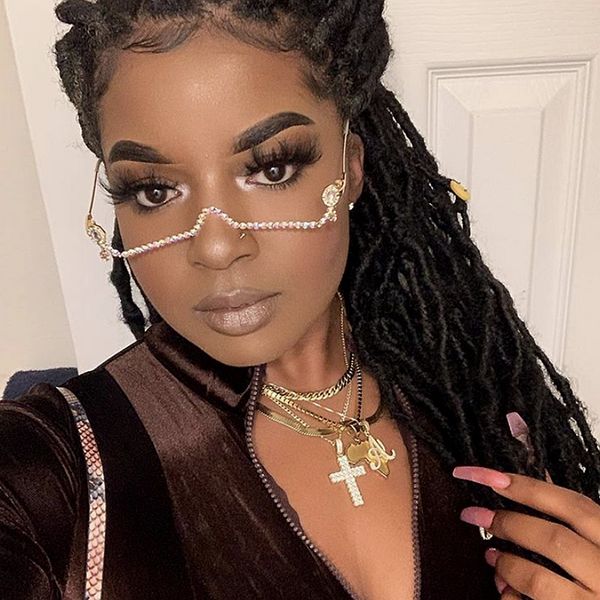 new fashion eyeglasses alloy frame for women green and red gem lensless chain pendant half frame luxury diamond glasses t200108, White;black
new fashion eyeglasses alloy frame for women green and red gem lensless chain pendant half frame luxury diamond glasses t200108, White;black