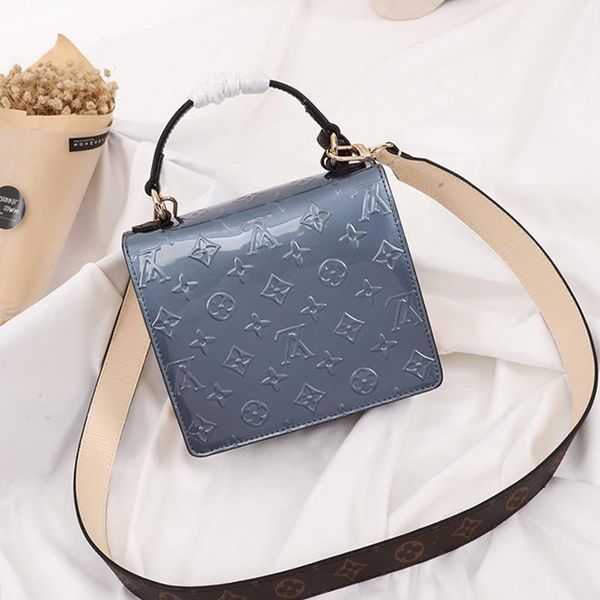 sac d 'épaule totes women bags luxury designer leather shoulder small flap crossbody handbags handle tote messenger b
sac d 'épaule totes women bags luxury designer leather shoulder small flap crossbody handbags handle tote messenger b