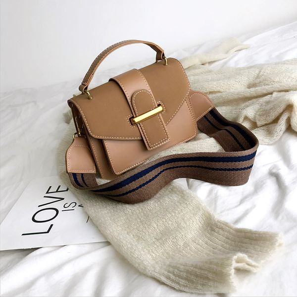 new fashion lady messenger bag pu waterproof leather simple ladies handbag korean version youth woman work bag contrast color
new fashion lady messenger bag pu waterproof leather simple ladies handbag korean version youth woman work bag contrast color