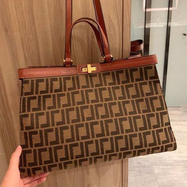 сумки качества браун сумки на ремне большие сумки tote новых женщин ручная сумка lady доставка zipper сумки
сумки качества браун сумки на ремне большие сумки tote новых женщин ручная сумка lady доставка zipper сумки