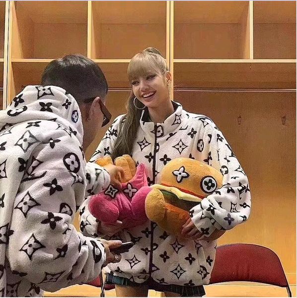 2020 autumn/winter coat for women, loose plush coat, coral velvet full-body print, same style for men and women, matching coat, Black
2020 autumn/winter coat for women, loose plush coat, coral velvet full-body print, same style for men and women, matching coat, Black