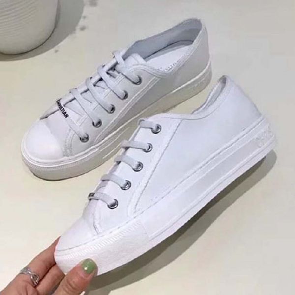 with box woman sneaker casual shoes trainers high qualit sports shoe size:35-41 by shoe06 d1604, Black
with box woman sneaker casual shoes trainers high qualit sports shoe size:35-41 by shoe06 d1604, Black