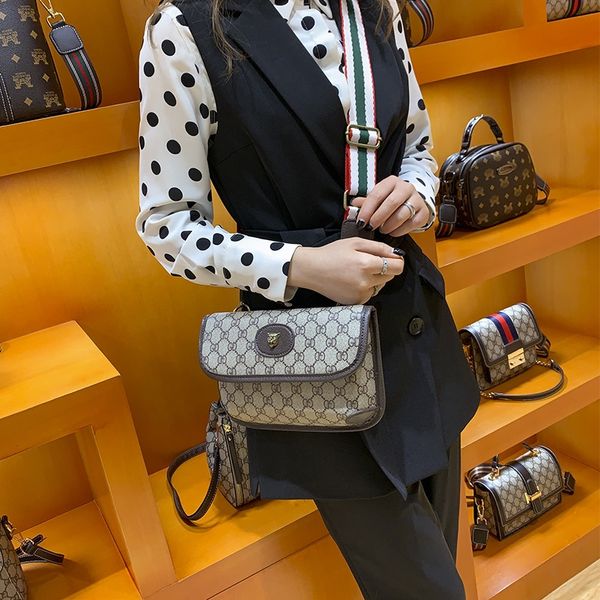 hiamr internet celebrity with 2020 new tiger head letter shoulder strap small square bag printing women's wide shoulder strap small squ, White
hiamr internet celebrity with 2020 new tiger head letter shoulder strap small square bag printing women's wide shoulder strap small squ, White