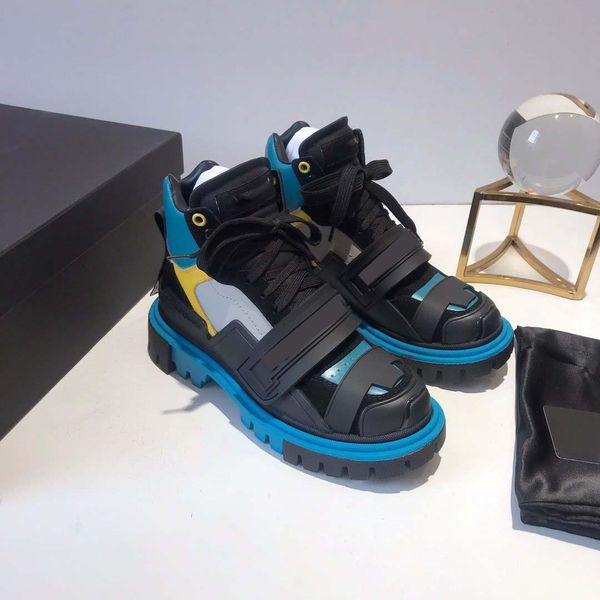 2019 new female winter european and american cowhide high version thick wide bottom increased casual sports couple military boots old lll, Black
2019 new female winter european and american cowhide high version thick wide bottom increased casual sports couple military boots old lll, Black