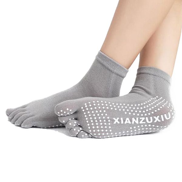 clearance 1pairs five toes yoga sockssolid colors non-slip women professional fitness sports socks, White;red
clearance 1pairs five toes yoga sockssolid colors non-slip women professional fitness sports socks, White;red