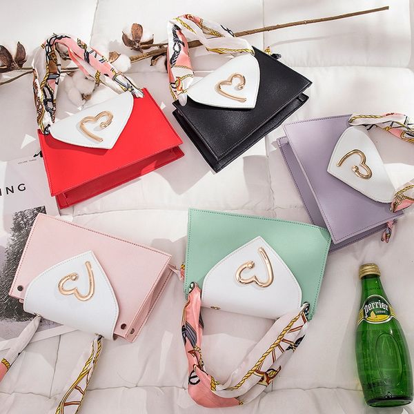 0uzud silk scarf hand small square mobile phone korean style new heart-shaped single shoulder small square bag 2019 contrast color slanting
0uzud silk scarf hand small square mobile phone korean style new heart-shaped single shoulder small square bag 2019 contrast color slanting