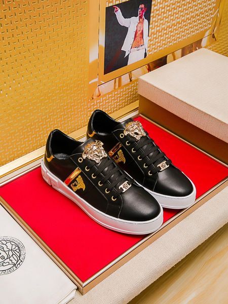 2020a limited edition leather print embroidery stitching men's low-lace-up casual shoes, high-quality fashionable wild sports shoes, Black
2020a limited edition leather print embroidery stitching men's low-lace-up casual shoes, high-quality fashionable wild sports shoes, Black