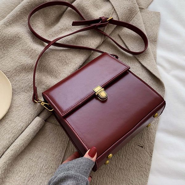 simple style vintage leather crossbody bags for women 2020 lock shoulder messenger bag female travel handbags and purses
simple style vintage leather crossbody bags for women 2020 lock shoulder messenger bag female travel handbags and purses