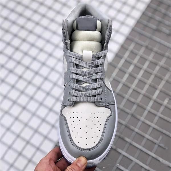 2020 новых dior косые x aj 1 высокие ботинки с логотипом homme x kaws ким джонс повседневная обувь баскетбольные кроссовки, Black
2020 новых dior косые x aj 1 высокие ботинки с логотипом homme x kaws ким джонс повседневная обувь баскетбольные кроссовки, Black