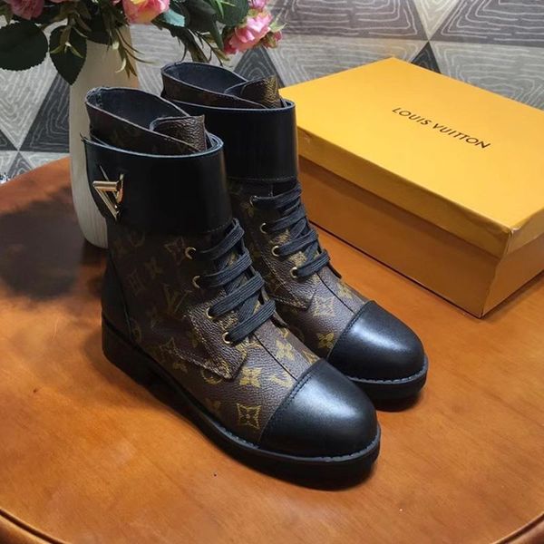 2020 printed stripes short boots hook loop leather womens motorcycle boots,fashion personality wild womens martin boots size 35-42 00050, Black
2020 printed stripes short boots hook loop leather womens motorcycle boots,fashion personality wild womens martin boots size 35-42 00050, Black