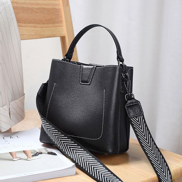 100% genuine natural leather women casual bag large capacity women handbag bucket bag ladies soft leather shoulder bags totes
100% genuine natural leather women casual bag large capacity women handbag bucket bag ladies soft leather shoulder bags totes
