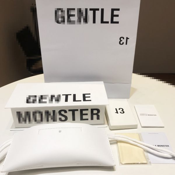 2020gm new white packaging v brand case glasses case box white leather glasses box, Blue
2020gm new white packaging v brand case glasses case box white leather glasses box, Blue